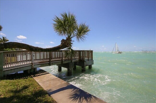 Building Photo - TURNKEY FURNISHED WATERFRONT RENTAL – Live the Island Life on Siesta Key