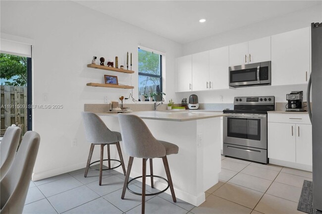 Building Photo - 909 NE 211th St