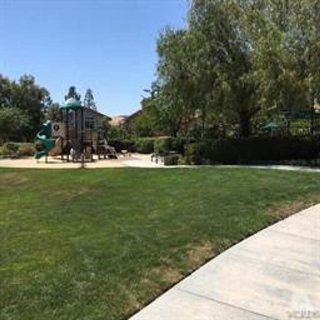 Building Photo - Located on a cul-de-sac, within the gated ...