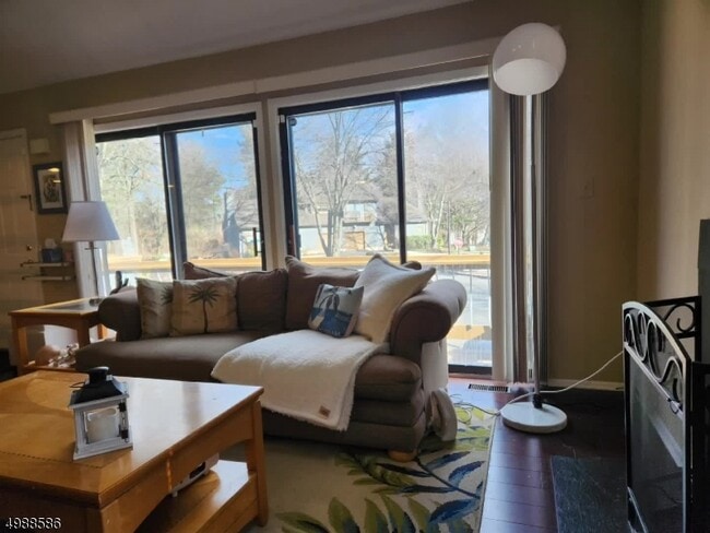 Building Photo - 64 Sycamore Ct