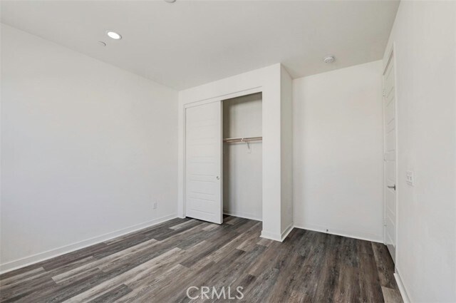 Building Photo - 39 Prominence