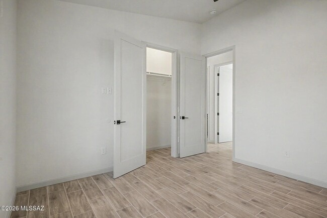 Building Photo - 827 E 33rd St