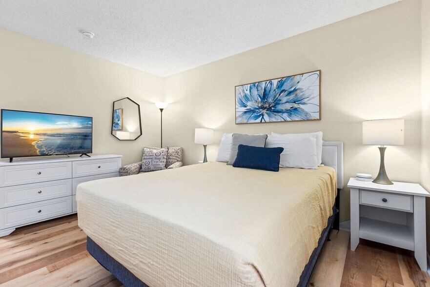 Building Photo - 875 Plymouth Pl