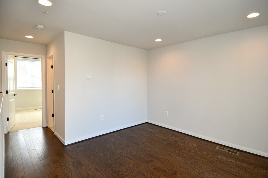 Building Photo - 2421 Auden Dr