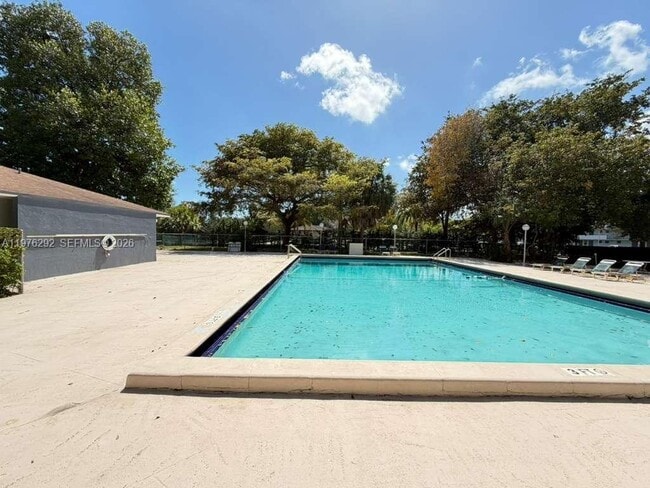 Building Photo - 919 Hillcrest Dr