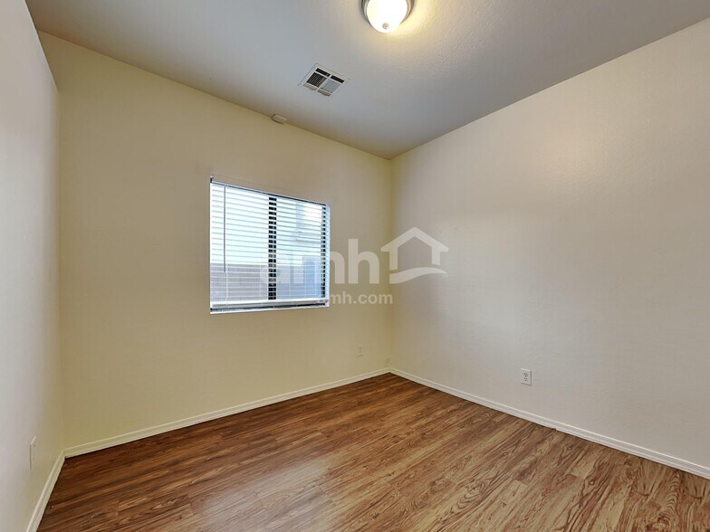 Building Photo - 2525 W Nancy Ln