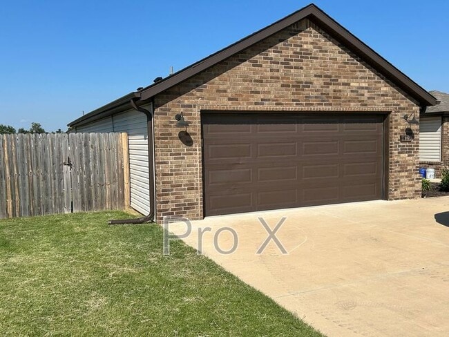 Building Photo - 419 N Mojave St