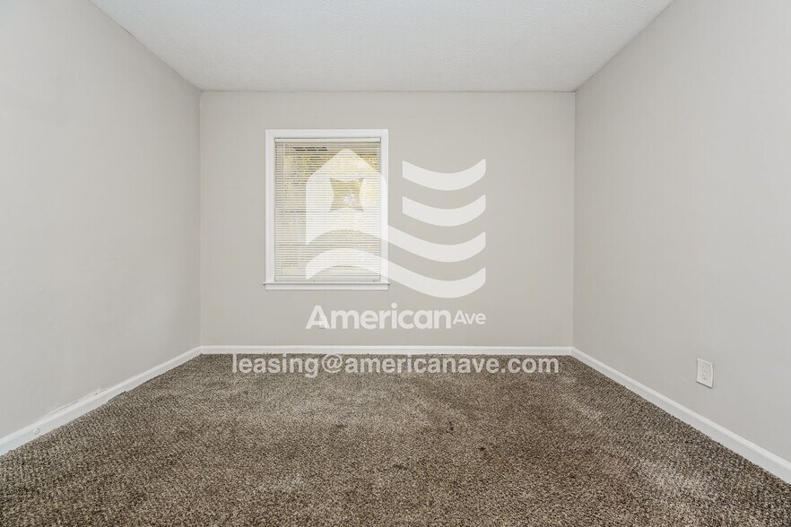 Building Photo - 2315 Japonica Dr
