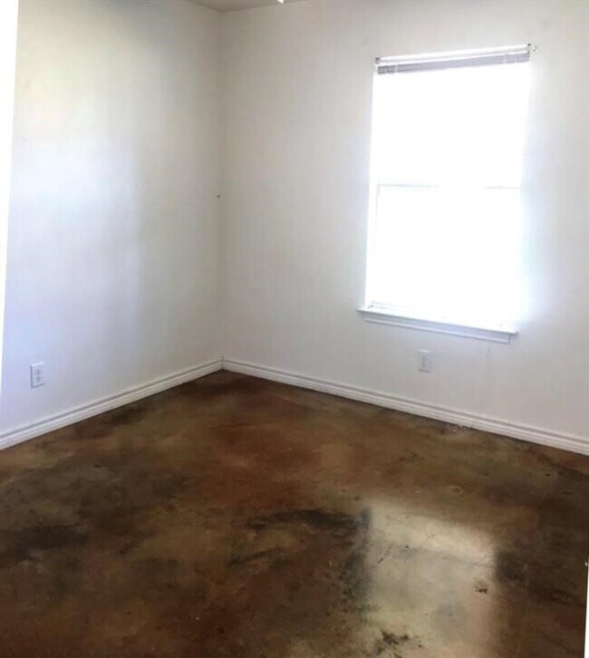 Building Photo - 90 County Rd 2269