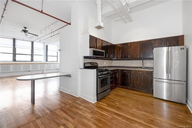 Building Photo - 52 Webster Ave