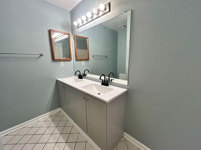 Building Photo - Welcome to Your New Home in Virginia Beach...