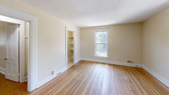 Building Photo - 406 N State St