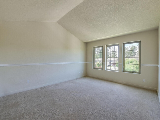 Building Photo - Charming Tudor in Edgewater on The Tualatin