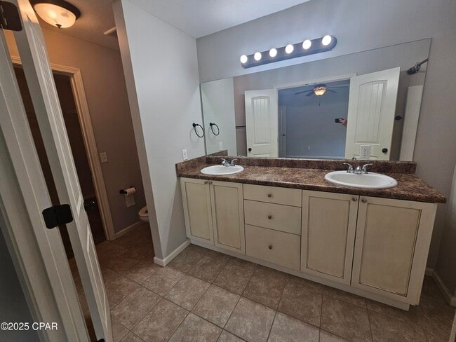 Building Photo - 7225 Quail Hollow Dr