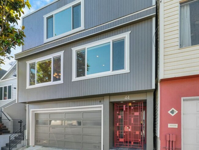 Building Photo - COMING SOON! Single Family Home in Sunny Bernal Heights - 4 br/3 ba - 2 Car Parking - Great Views...