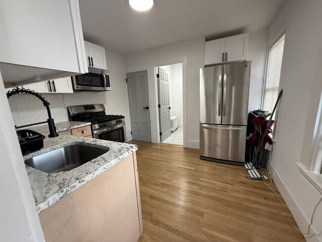 Building Photo - 12 Gould St