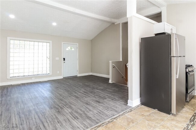 Building Photo - 4400 Wyatt Rd