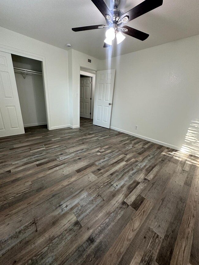 Building Photo - 440 N Homsy Ave