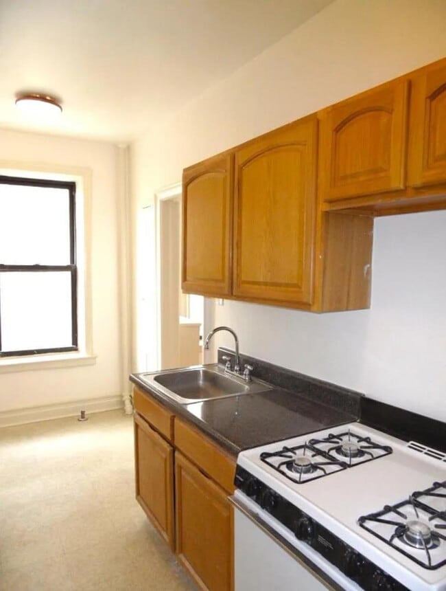 Building Photo - 811 Cortelyou Rd