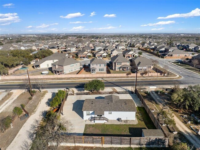 Building Photo - 624 S Old Stagecoach Rd