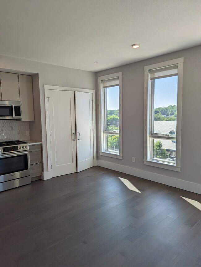 Building Photo - Jamaica Plain spacious studio w/ central a...