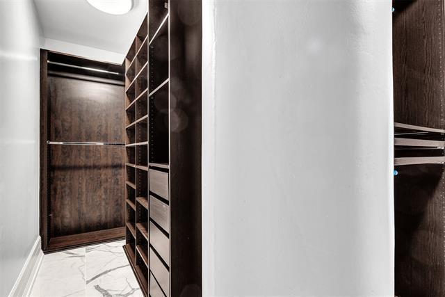 Building Photo - 2408 Victory Park Ln