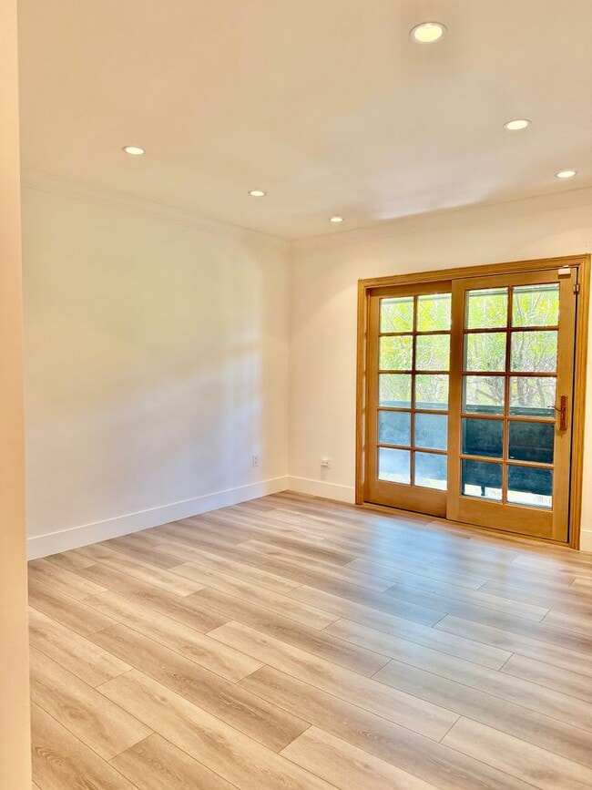 Building Photo - Gorgeous Encino Hills Home