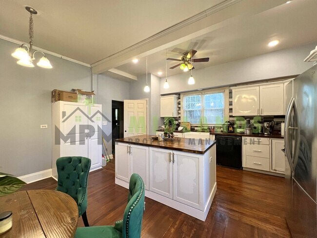 Building Photo - 2417B Clark Street