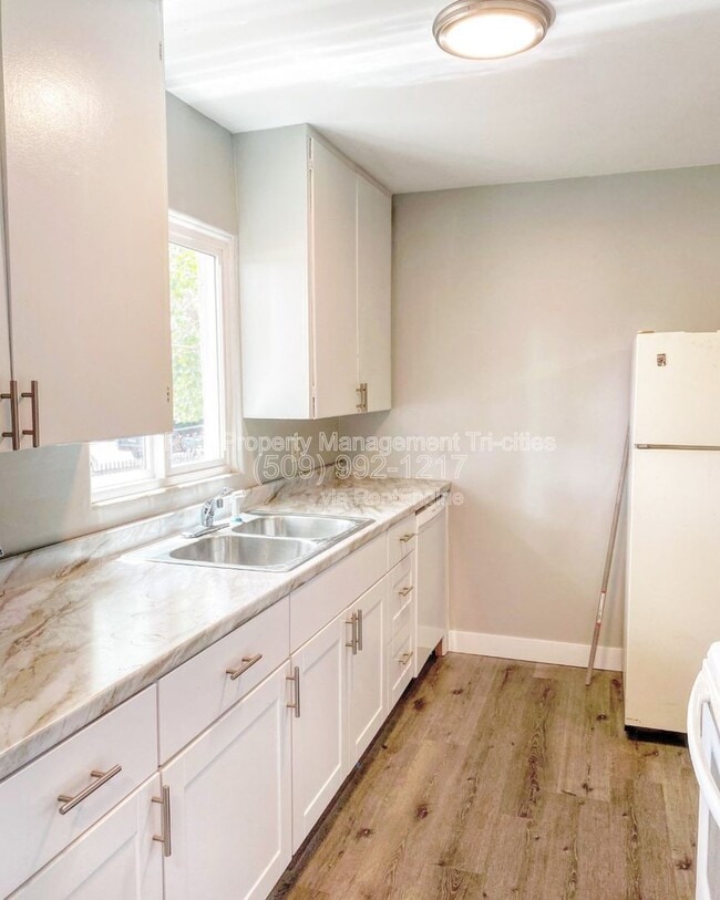 Building Photo - 1303 W Shoshone St