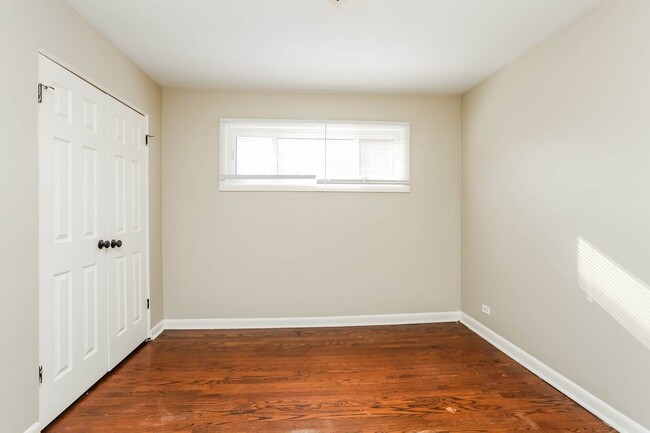 Building Photo - 10115 S California Ave