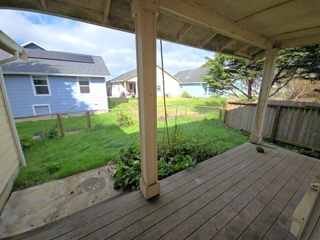 Building Photo - 3BD/2BA Arcata home!