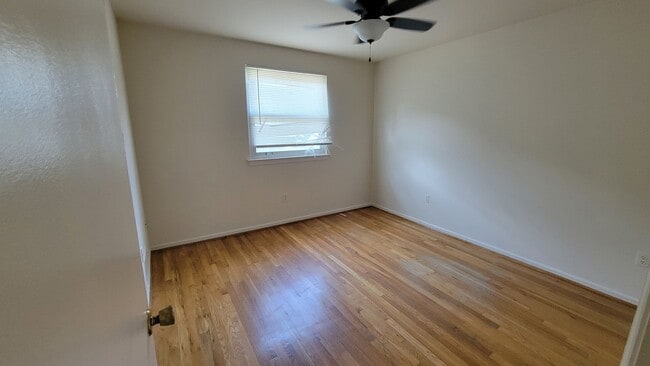 Building Photo - Spacious 4 Bed 3 Bath Home With Fully Fenc...