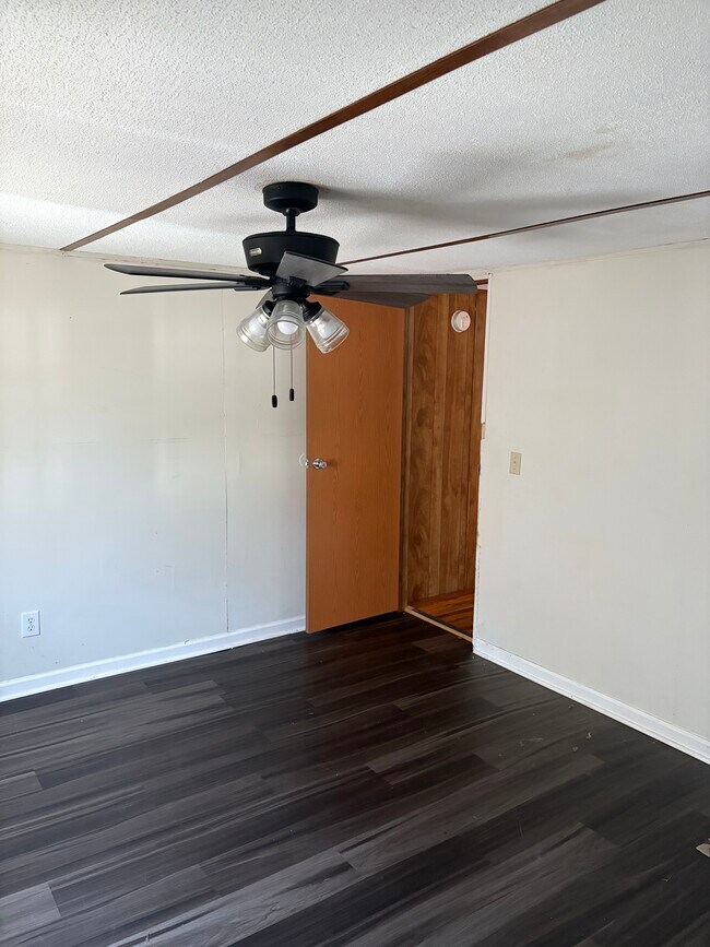 Building Photo - 13 Flintwood Dr