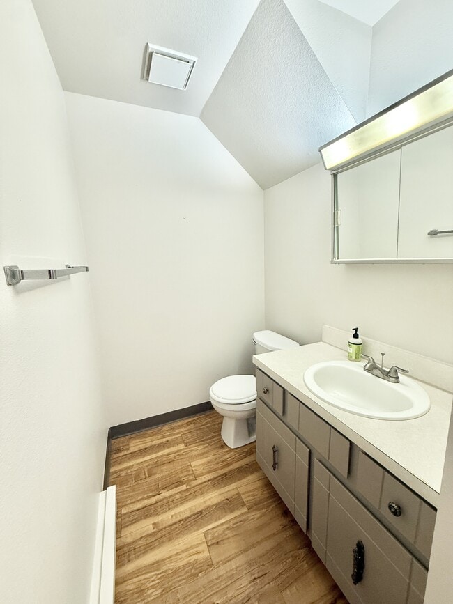 Building Photo - 3101 Azalea Dr