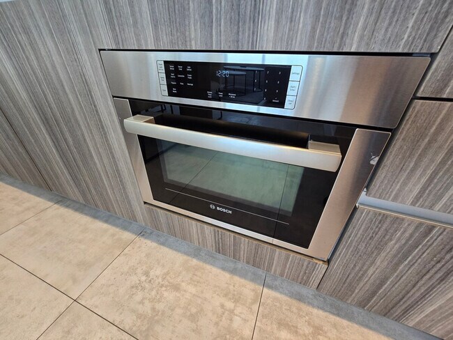 Building Photo - 190 SW 8th St