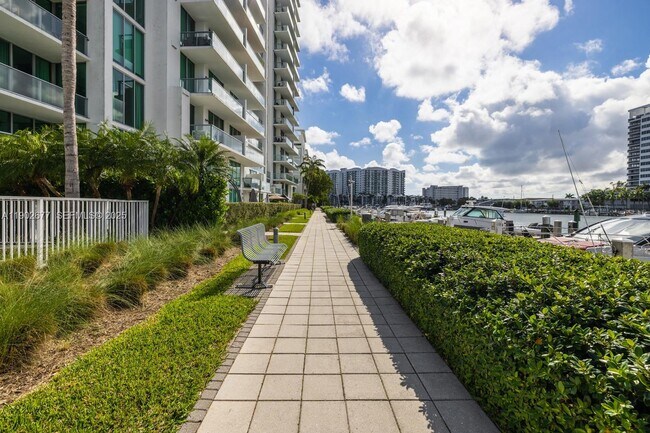 Building Photo - 7928 East Dr