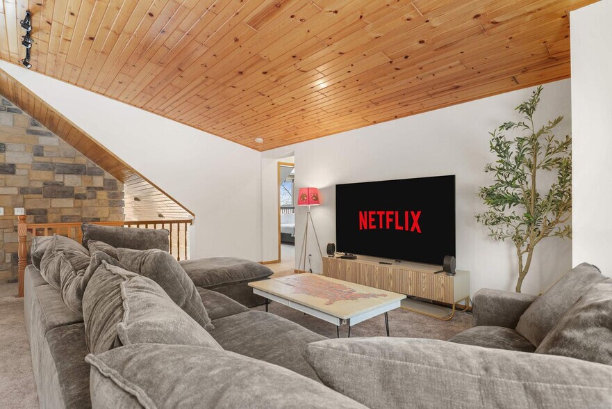 Building Photo - 222 Grouse Dr