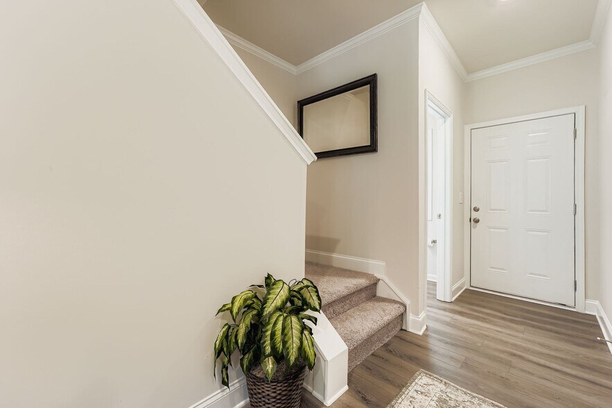 Building Photo - 122 Pyrus Ln