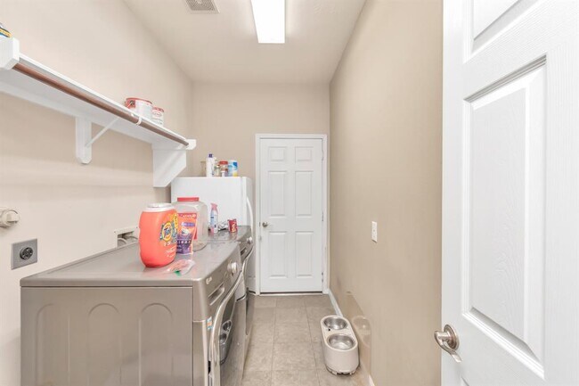Building Photo - 6915 Moreleigh Branch Dr