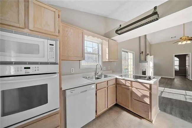 Building Photo - 2025 Brittania Cir