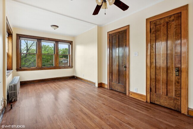 Building Photo - 1522 N Austin Blvd