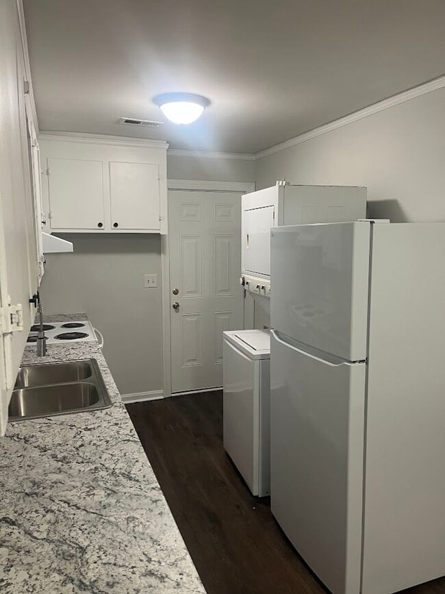 Building Photo - Available now. FULLY RENOVATED 2BR/1 BA Ho...