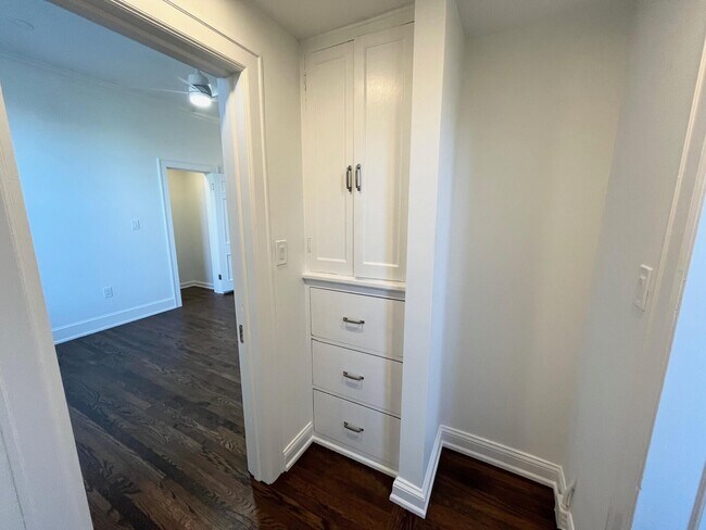 Building Photo - 1228 E Juneau Ave