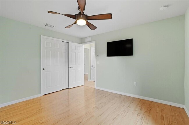 Building Photo - 2427 Woodbourne Pl