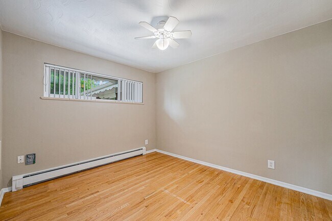 Building Photo - AVAILABLE FOR IMMEDIATE MOVE IN