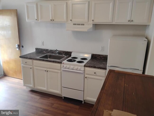 Primary Photo - 268 Wilkes St