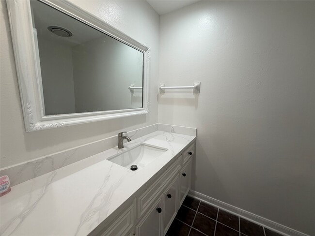 Building Photo - 15306 La Paloma Dr