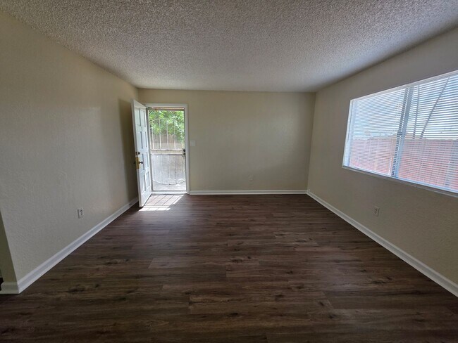 Building Photo - 2009 Oregon St