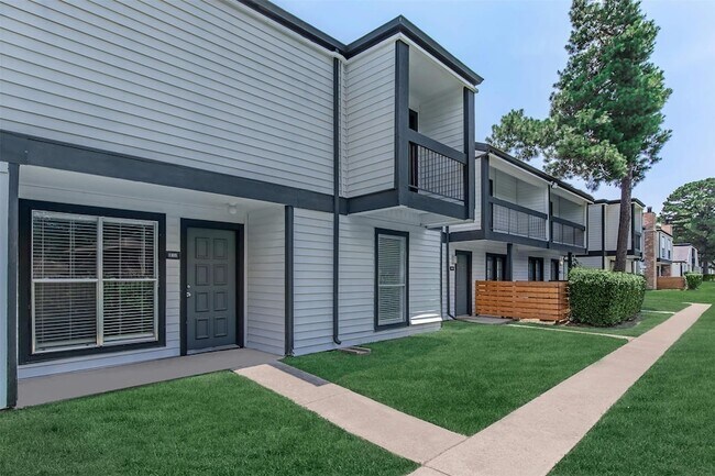 Building Photo - 18001 Cypress Trace Rd