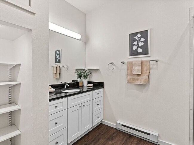 Building Photo - 557 Oppenheimer Dr